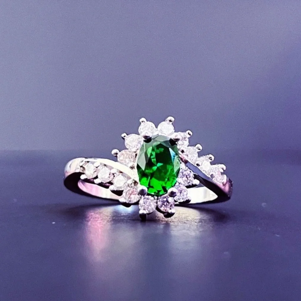 925 Sterling Silver Ring with Cubic Zirconia - Picture 1 of 6